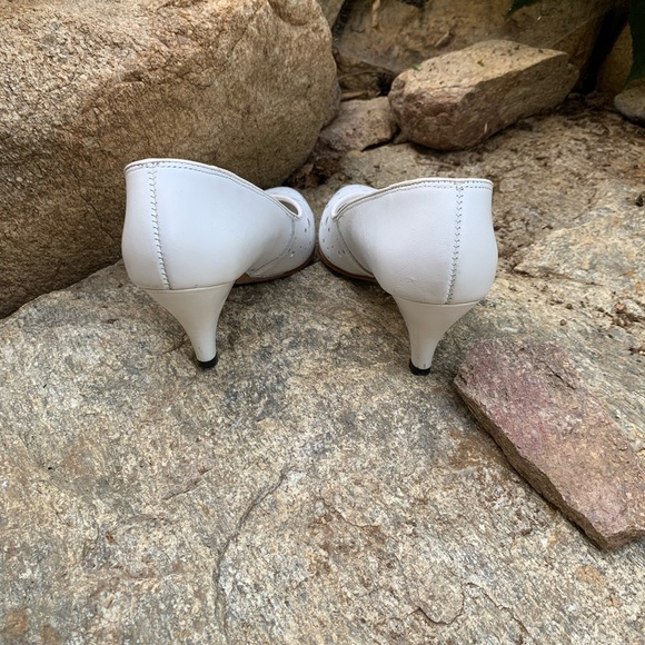 White Leather Women's Shoes Size 6.5 Classic Career Cutout Clean Quiet Luxury - Picture 4 of 7